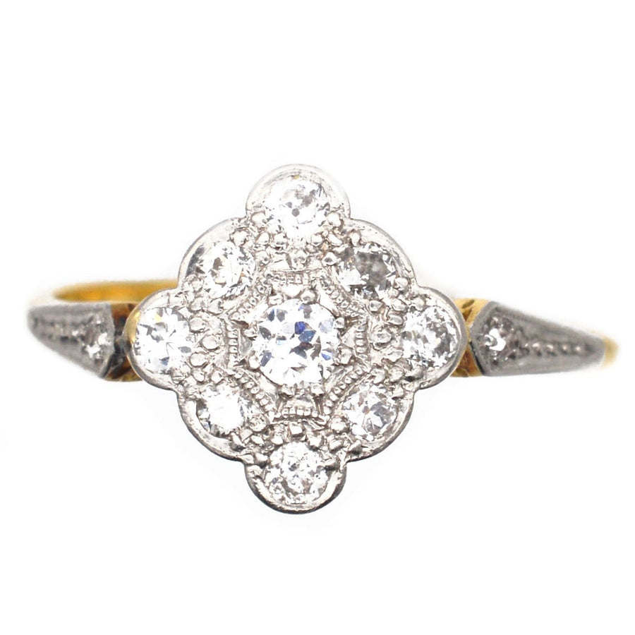 Edwardian 18ct Gold und Platin Diamant-Cluster-Ring mit komplizierten Design und niedrigem Profil für bequemes Tragen.