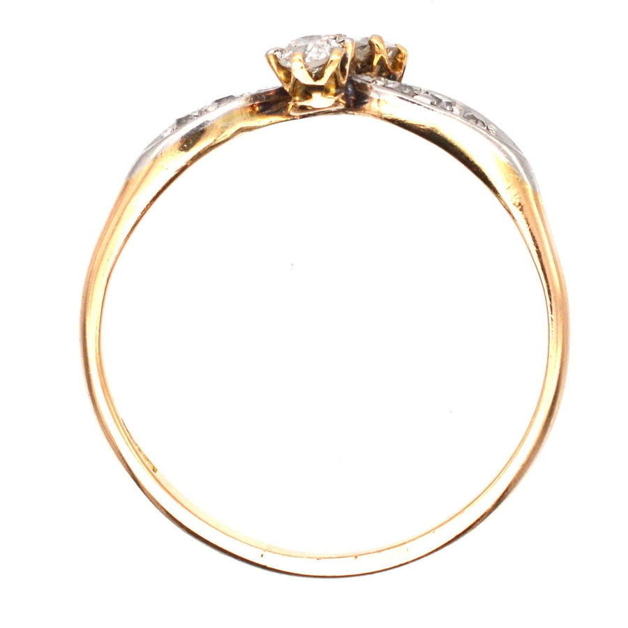 Edwardian 18ct Gold und Platin zwei Stein Diamant Crossover Ring mit Diamant-Schultern.