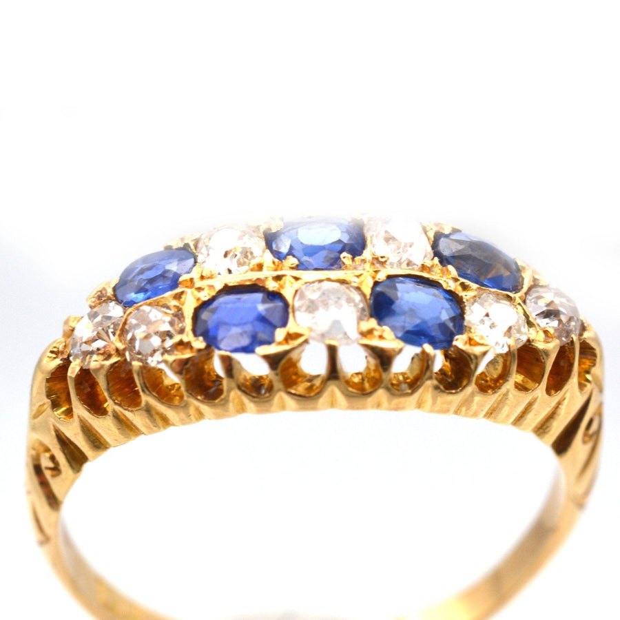 Edwardianischer Ring aus 18 Karat Gold im Schachbrettmuster mit Saphiren und Diamanten im Minenschliff, hergestellt 1903.