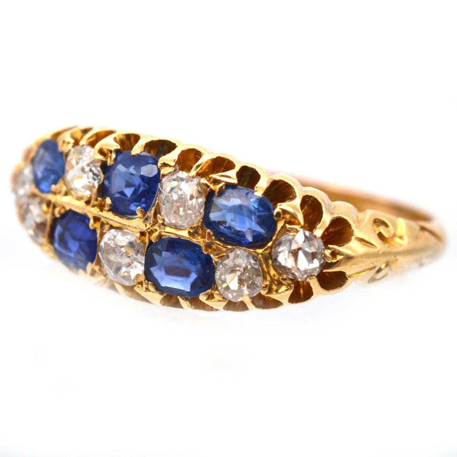 Edwardianischer 18-karätiger Goldring mit Saphiren und Diamanten im Altminenschliff, schrulliges Schachbrettmuster aus dem Jahr 1903.