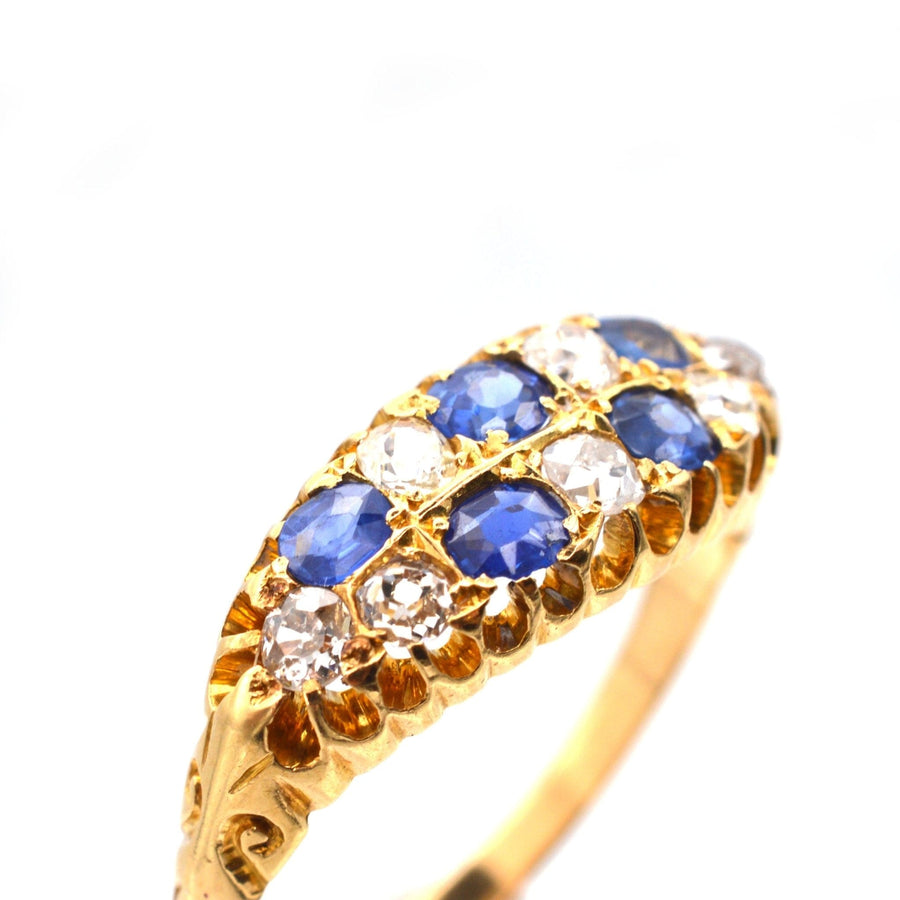 Edwardianischer Ring aus 18-karätigem Gold mit Saphiren und Diamanten im Altminenschliff, schiffsförmiges Schachbrettmuster.
