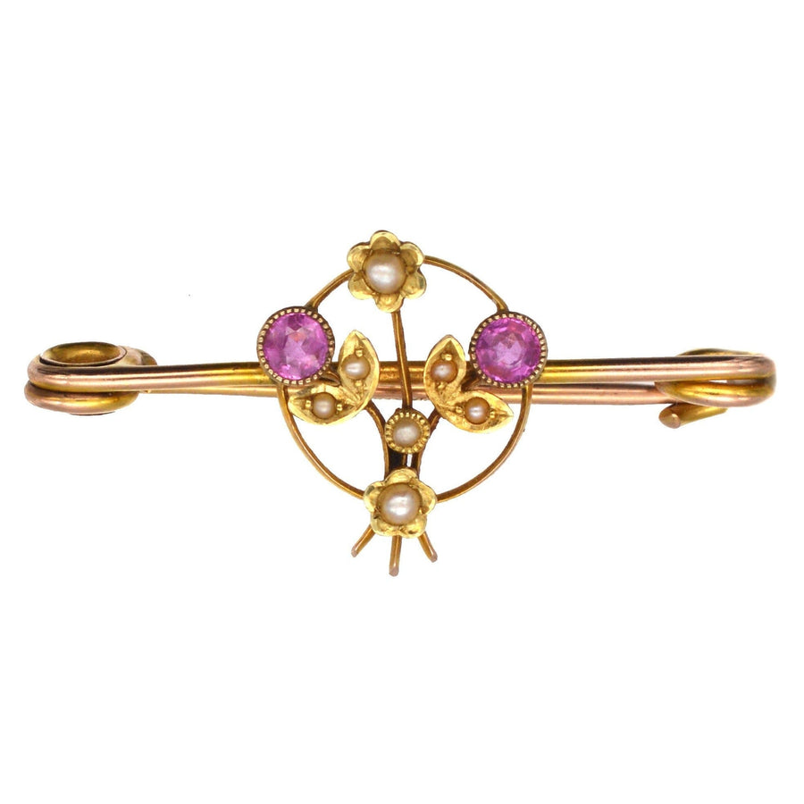 Edwardianische Brosche aus 9 Karat Gold mit rosa Saphiren und natürlichen Spaltperlen in Form eines Blumenkorbs aus dem Jahr 1912.