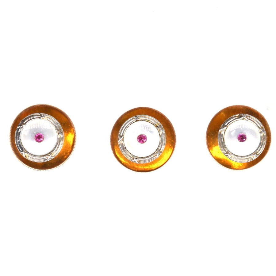 Elegantes Set edwardianischer Ohrstecker aus 9 Karat Gold und Platin mit Perlmutt- und Rubin-Akzenten.