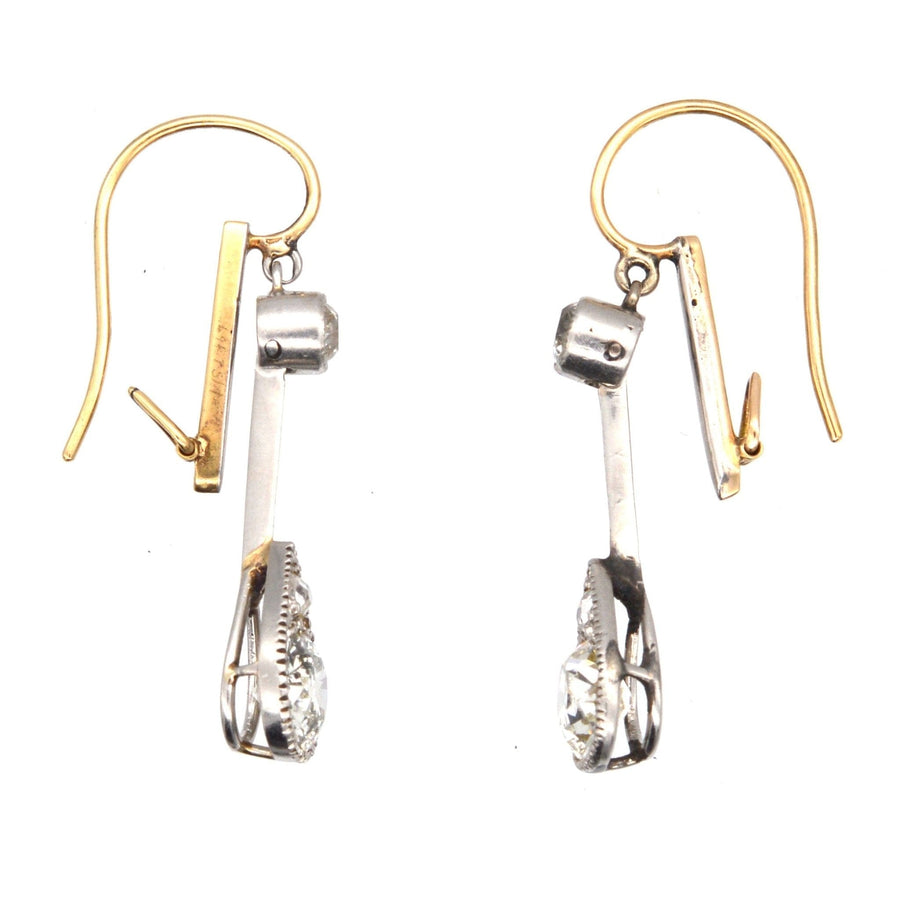 Edwardianische Diamanttropfenohrringe aus Platin und 18 Karat Gold mit birnenförmigem Design und Diamanten im Altschliff.