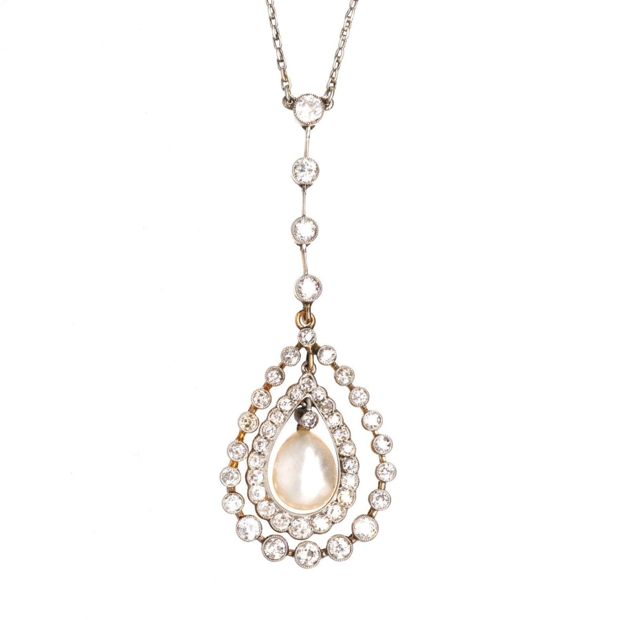Edwardianisches Collier aus Platin und Gold mit einem diamantbesetzten Anhänger und einer natürlichen Salzwasserperle.