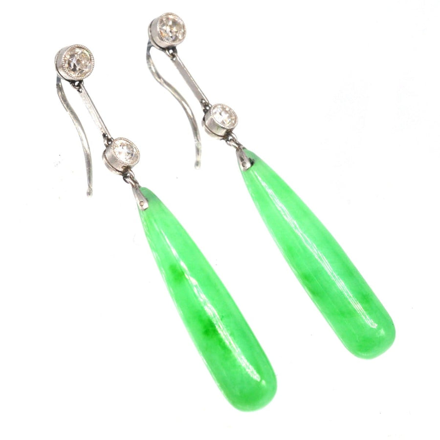 Edwardianische Platin-Ohrringe mit grünen Jade-Tropfen und Diamant-Akzenten, zertifizierte natürliche Jade-Qualität.