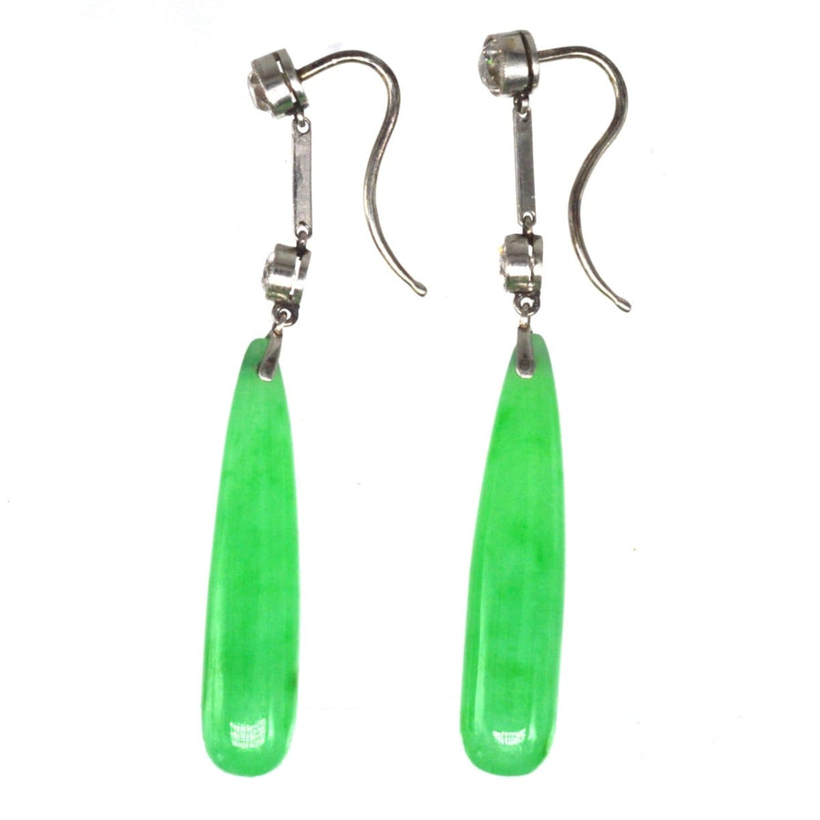 Edwardianische Platinohrringe mit Tropfen aus natürlicher Jade der Güteklasse A und Diamanten im eleganten Vintage-Look.