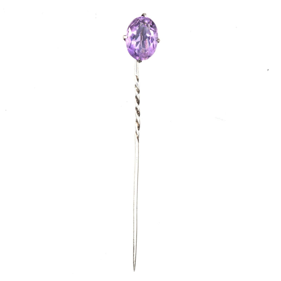 Krawattennadel aus edwardianischem Silber mit einem ovalen natürlichen Amethysten, elegantes Design mit Twist-Detail.