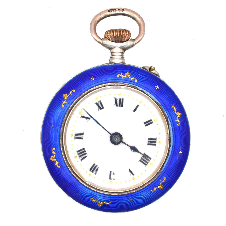 Edwardianische silberne Taschenuhr mit königsblauem guillochiertem Email, mechanischem Uhrwerk mit Handaufzug und römischen Ziffern.