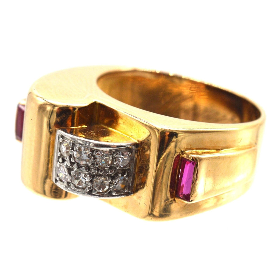 Französischer Retro-Ring aus 18 Karat Gold und Platin mit Diamant-Rubin-Schließe aus den 1940er Jahren, architektonisches Design, einzigartiger Verlobungsring.