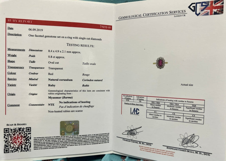 GCS-Zertifizierungsdokument für einen natürlichen, unerhitzten Burma-Rubin mit Diamantring, das Details und Authentizität zeigt.