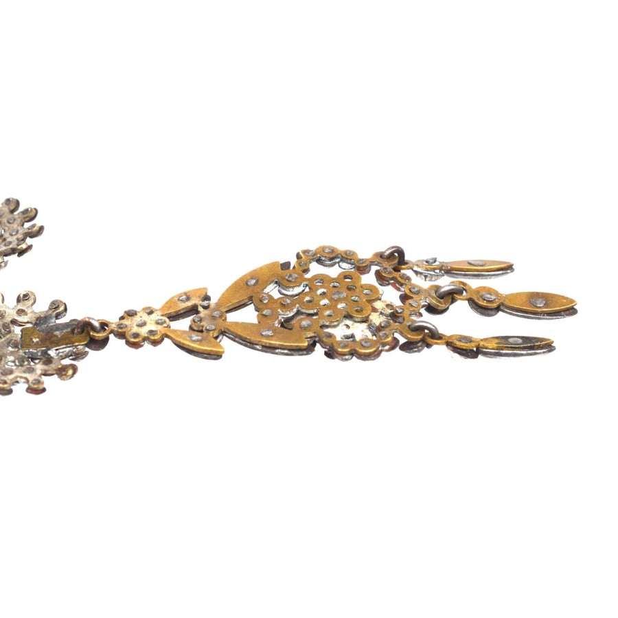 Halskette aus geschliffenem Stahl aus dem georgianischen 19. Jahrhundert mit kompliziertem Blumenmuster, die alte Handwerkskunst aus den 1820er Jahren zeigt.