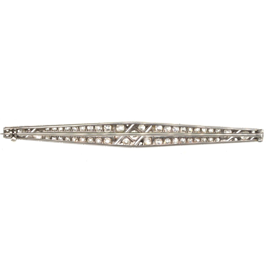 Große Art-Déco-Brosche aus Platin mit Diamanten in einer komplizierten Fassung und geometrischem Muster, das an einen alten Propeller erinnert.