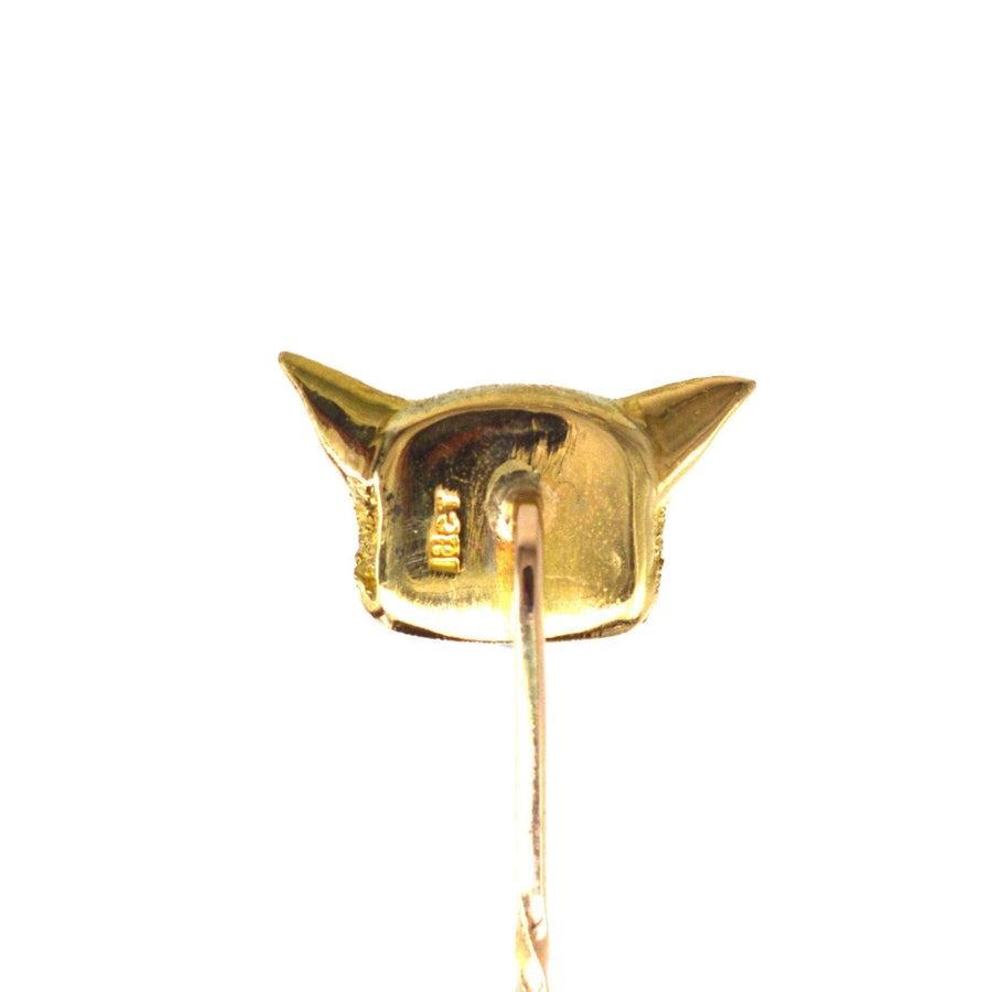 Rückansicht einer großen Krawattennadel mit Fuchs aus 18 Karat Gold, die aufwändige Details und Punzierung zeigt.