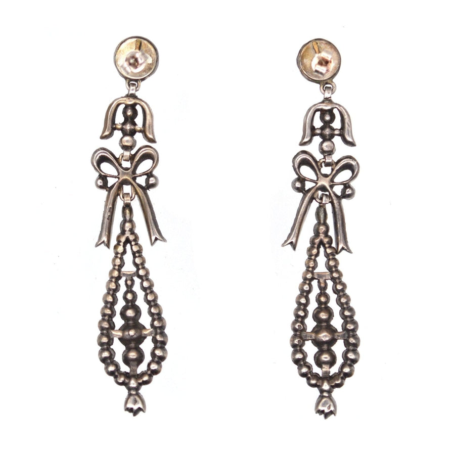 Große Ohrringe aus französischem Silber im "portugiesischen Stil" des 19. Jahrhunderts mit elegantem und gegliedertem Design.