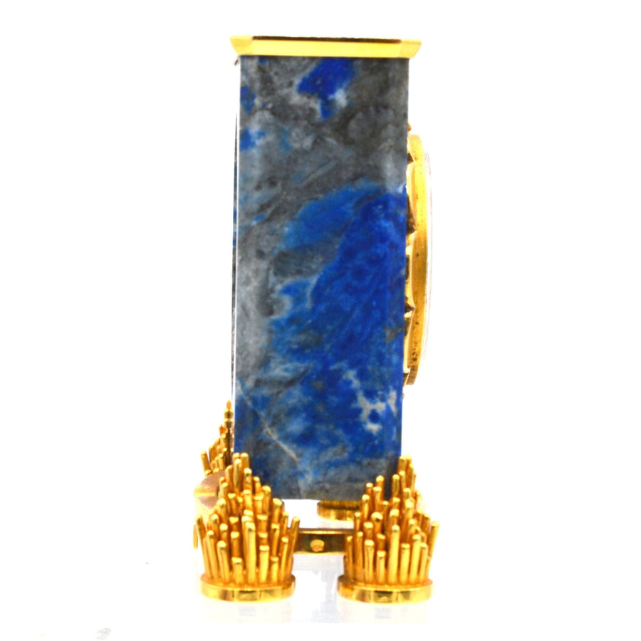 Französische Lapislazuli-Uhr aus 18-karätigem Gold von de Brysal aus den späten 1960er-Jahren mit verschnörkelten Golddetails.