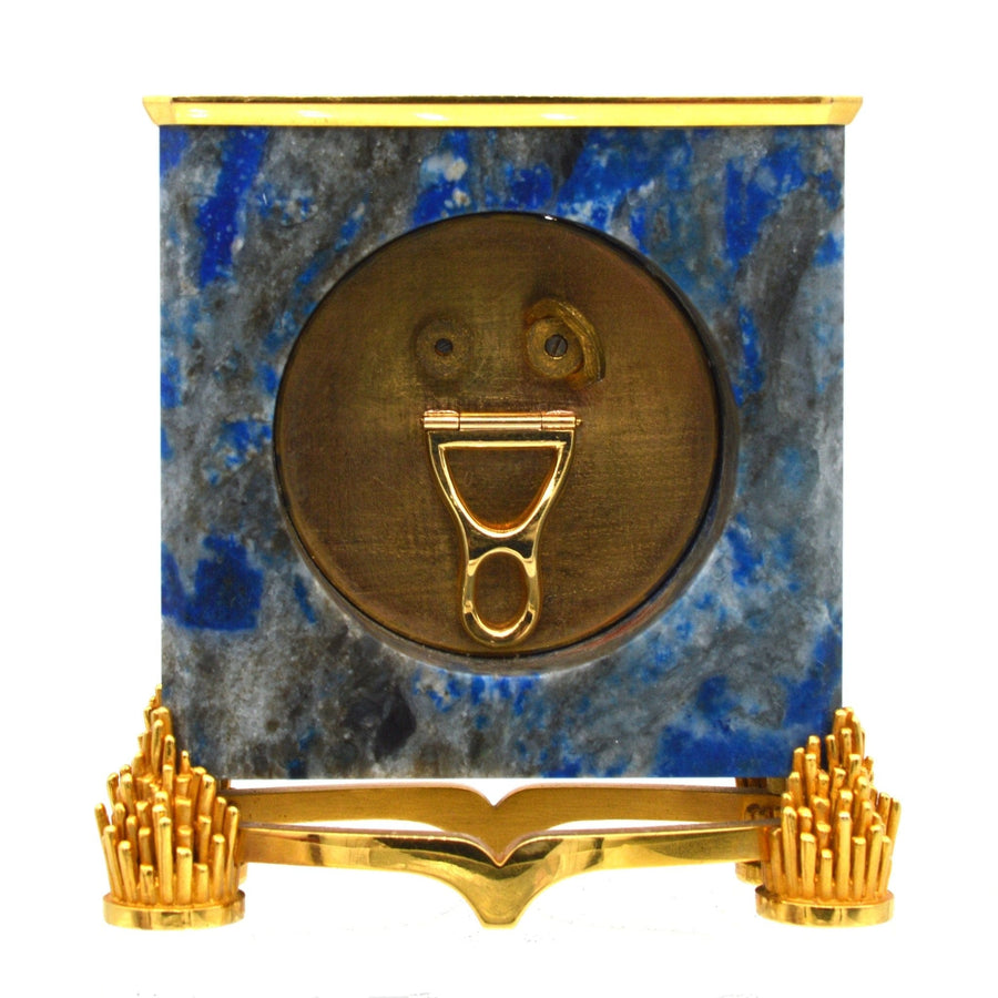 Französische Kaminsimsuhr aus 18 Karat Gold und Lapislazuli von de Brysal aus den späten 1960er Jahren, die sich durch aufwändige Handwerkskunst auszeichnet.