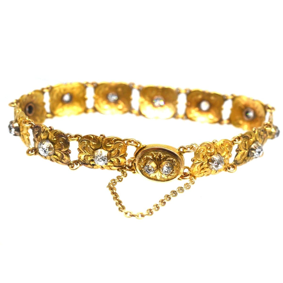 Jugendstil-Armband aus 18-karätigem Gold mit Diamanten im Old-Mine-Schliff und kompliziertem Laubdesign, ideal für Liebhaber antiker Schmuckstücke.