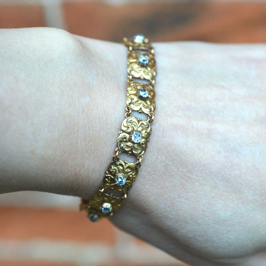 Jugendstil-Armband aus 18-karätigem Gold mit Diamanten im Altminenschliff, elegantes Blattwerk-Design, perfekt für antike Schmucksammlungen.