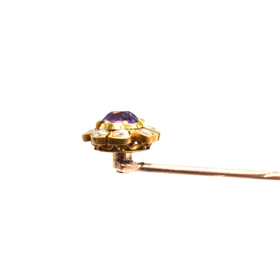 Spätviktorianische Krawattennadel aus 15-karätigem Gold mit einem Amethysten in der Mitte und Diamanten als Akzenten.