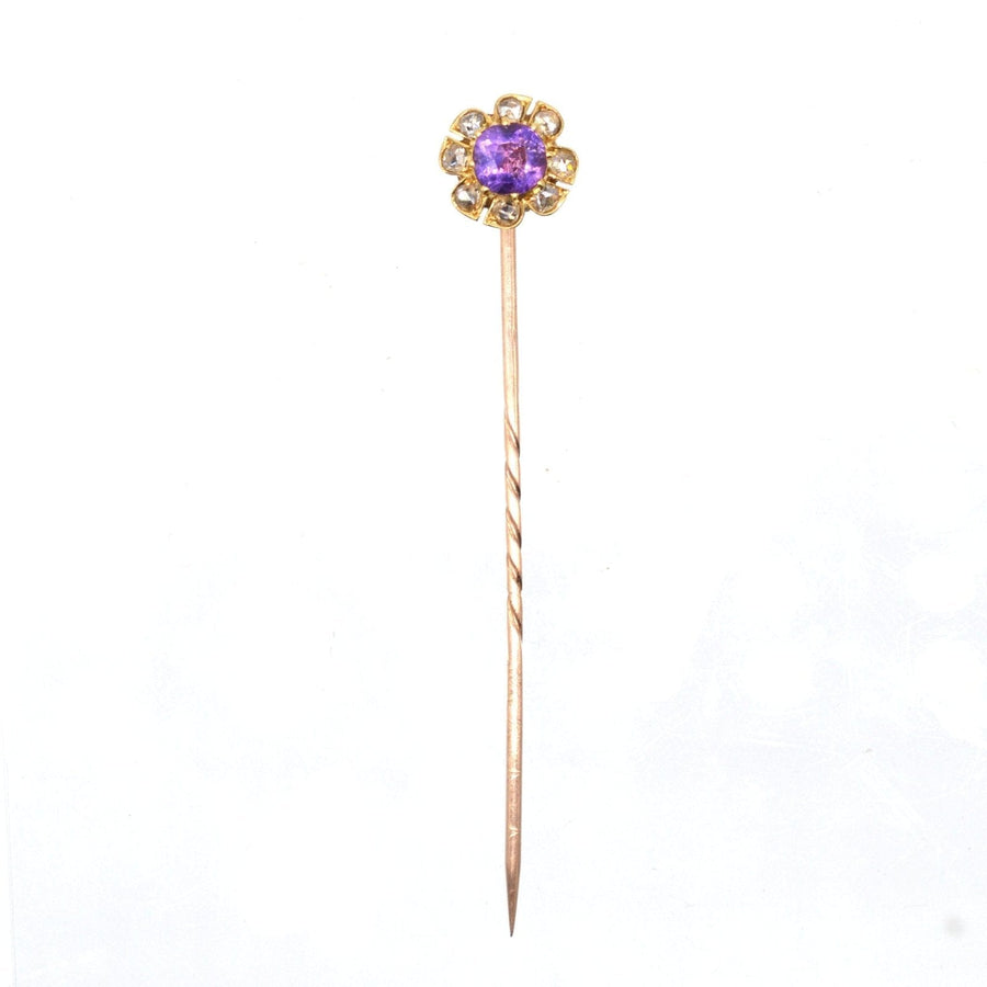 Spätviktorianische Krawattennadel aus 15-karätigem Gold mit einem Amethyst- und Diamantcluster.