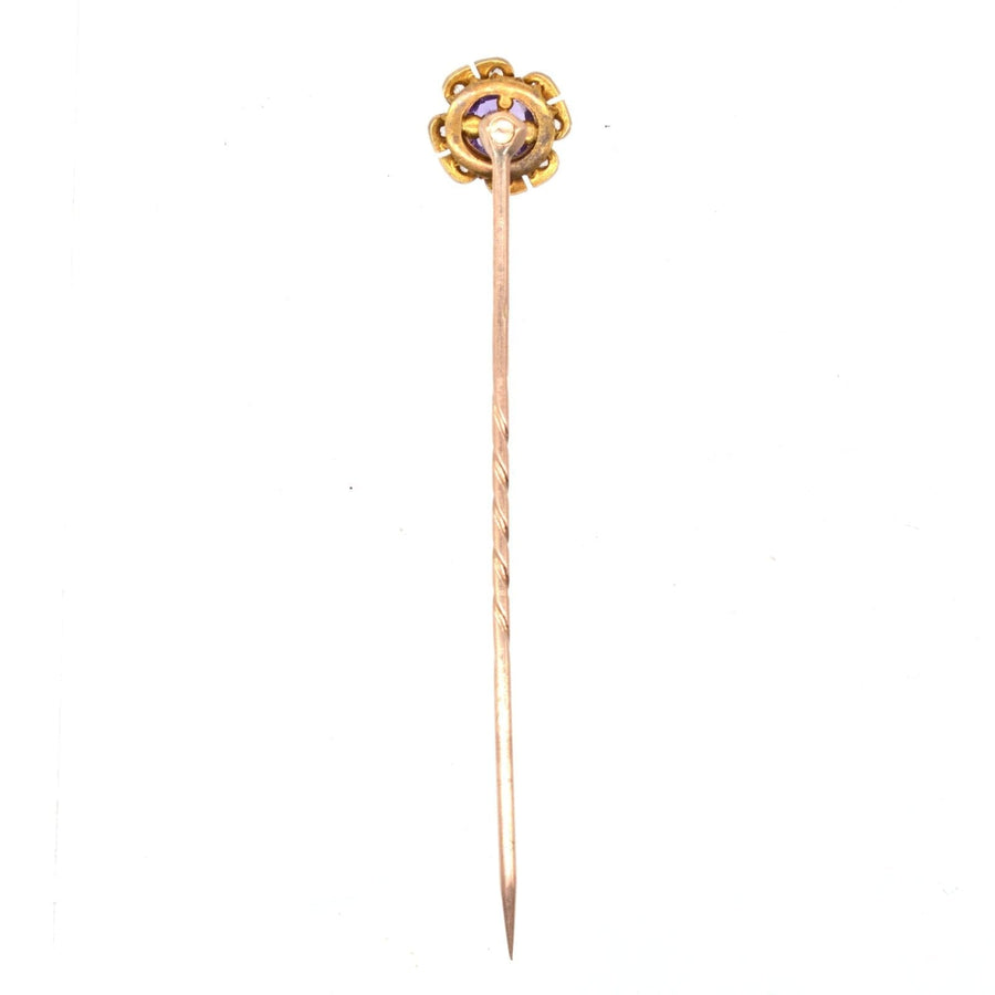 Spätviktorianische Krawattennadel aus 15-karätigem Gold mit Amethyst- und Diamantcluster, perfekt für Seidenkrawatten.