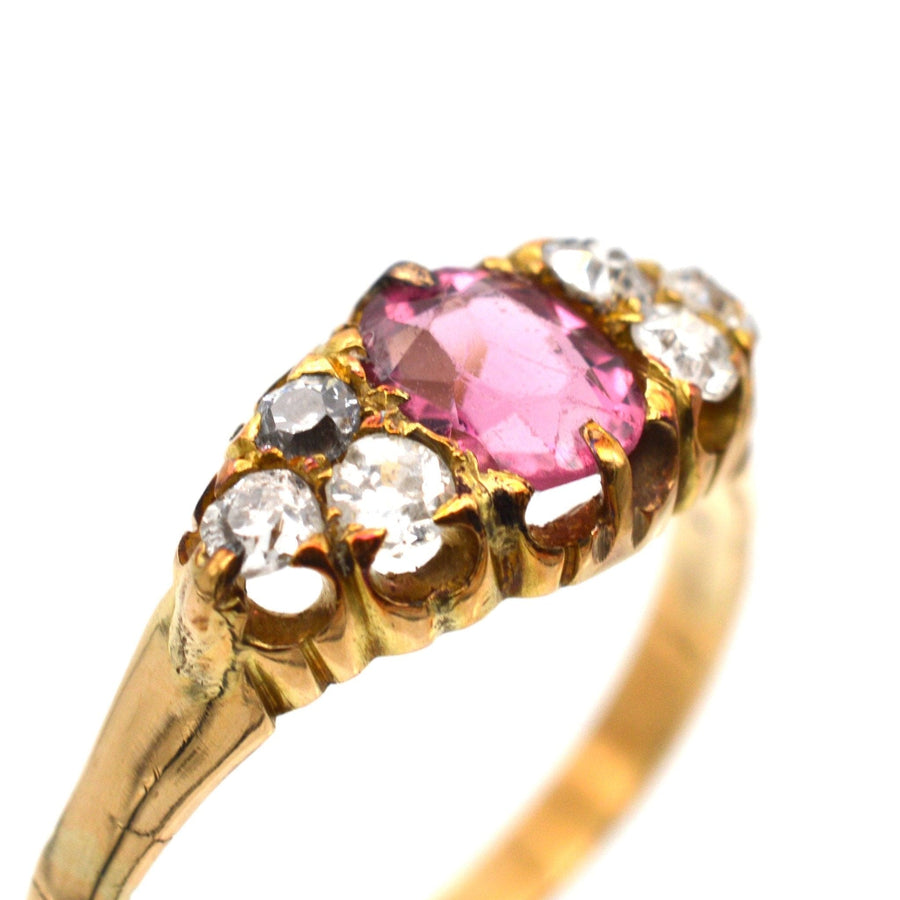 Spätviktorianischer Ring aus 18 Karat Gold mit rosafarbenem Turmalin und Diamanten, um 1890-1900, mit elegantem Vintage-Charme.