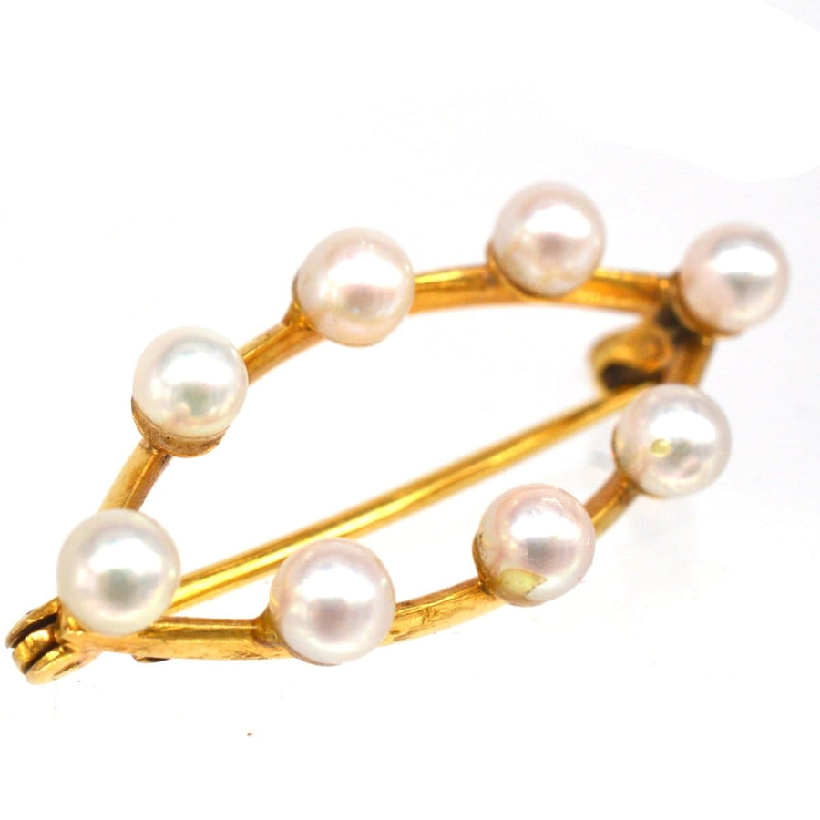 Brosche aus der Mitte des Jahrhunderts aus 9-karätigem Gold mit acht Zuchtperlen, die ein zeitloses, modernes jewelry präsentieren.