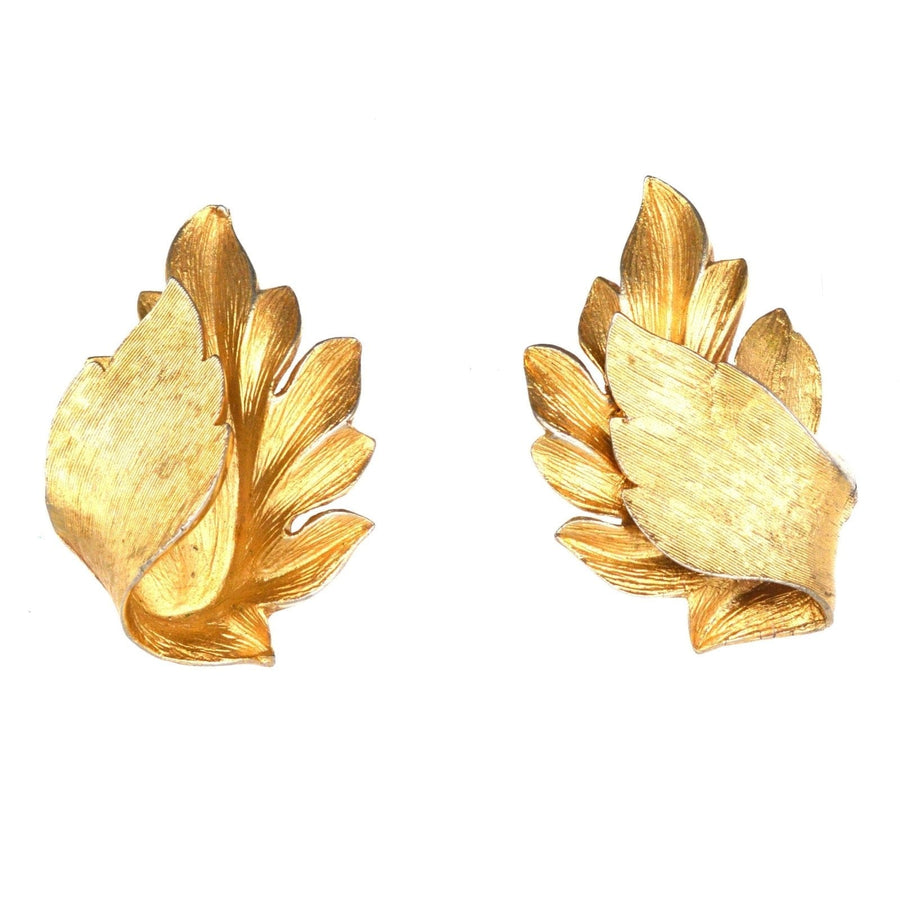 Mid Century Trifari vergoldetes Metall Blatt Ohrringe im barocken Stil, ideal für dramatische Aussage bei Veranstaltungen.