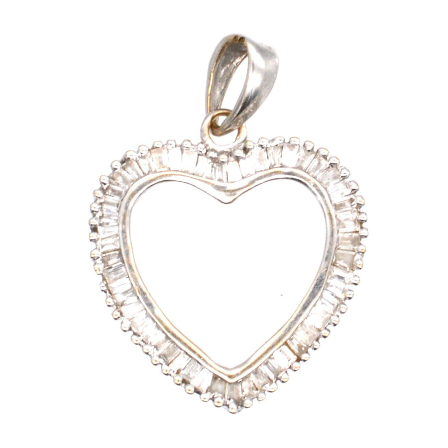 Moderner herzförmiger Diamant-Anhänger aus 18 Karat Weißgold als Geschenk zum Valentinstag.