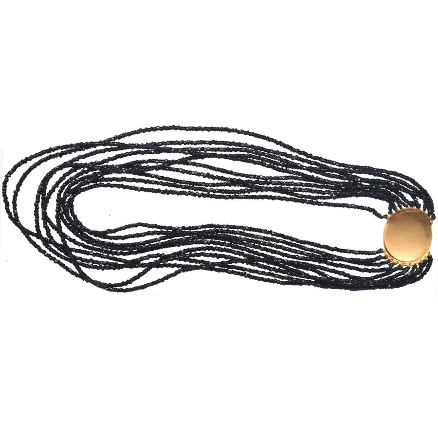 Seltene georgianische 9-Karat-Goldschließe, mehrreihige Halskette mit schwarzen Perlen und elegantem Design.