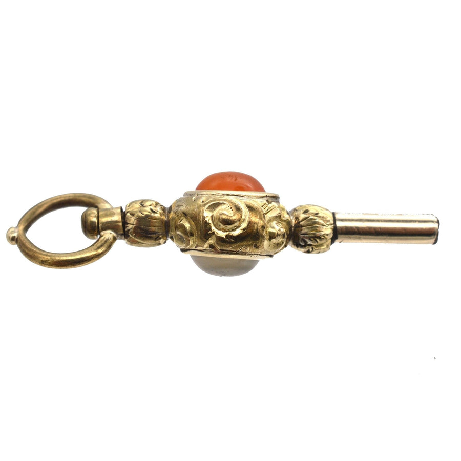Schlüsselanhänger aus Regency-Gold mit Karneol und weißem Chalzedon, eleganter und ausgefallener Schmuck.