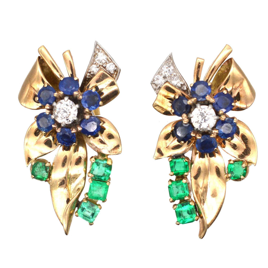 Tutti-Frutti-Ohrringe aus Gold im Retro-Stil der 1940er Jahre mit Smaragden, Saphiren und Diamanten in einem floralen Design.