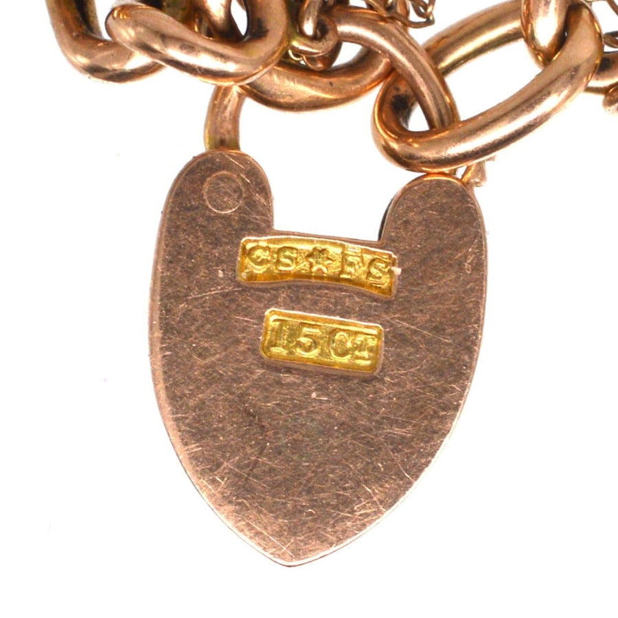 Herzschloss eines kleinen edwardianischen 15ct Gold Child's Curb Armband, präsentiert komplizierte Handwerkskunst aus den frühen 1900er Jahren.