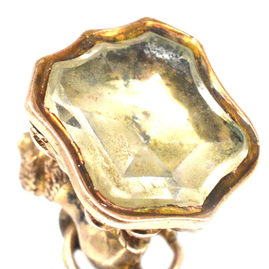 Kleiner georgianischer Goldring mit einem Siegel aus klarem Bergkristall, elegantes antikes Schmuckstück.