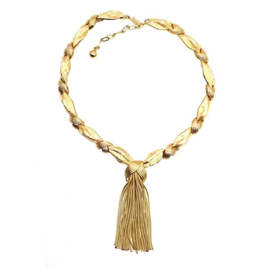 Goldfarbene Trifari-Halskette aus den 1950er Jahren mit elegantem Knotenmuster, Teil eines Demi-Parure-Schmucksets.