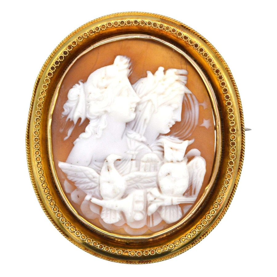 Viktorianische goldene Tag- und Nacht-Muschelkamee-Brosche, die Eos und Selene mit Symbolen von Mond und Sternen darstellt.