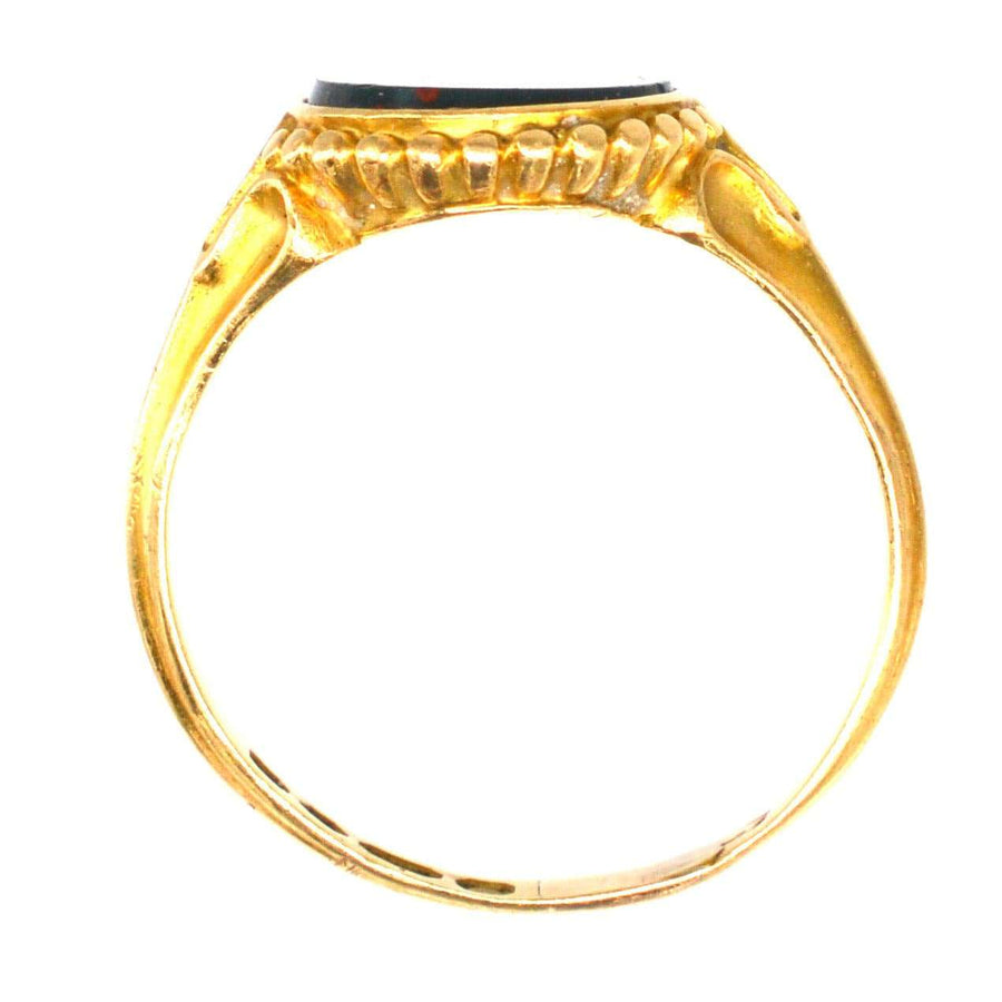 Viktorianischer Siegelring aus 18-karätigem Gold mit verzierten Schultern, Londoner Prüfzeichen 1858, ausgezeichneter Zustand.