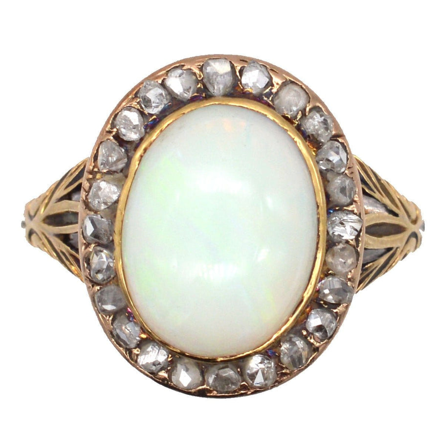 Viktorianischer Ring aus 18-karätigem Gold mit einem milchig-grünen Opal in der Mitte, umgeben von rosafarbenen Diamanten, elegantes Cluster-Design.