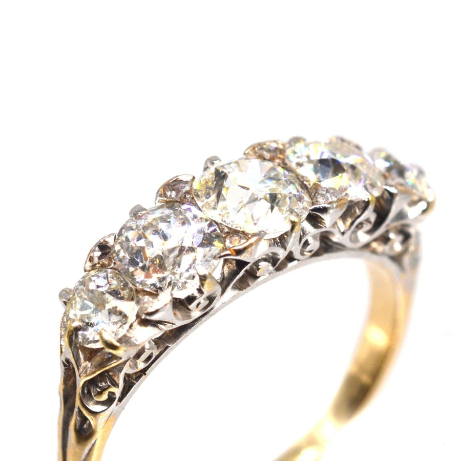 Viktorianischer 2,2-Karat-Fünf-Stein-Diamant-Halbring mit funkelnden klaren Diamanten.