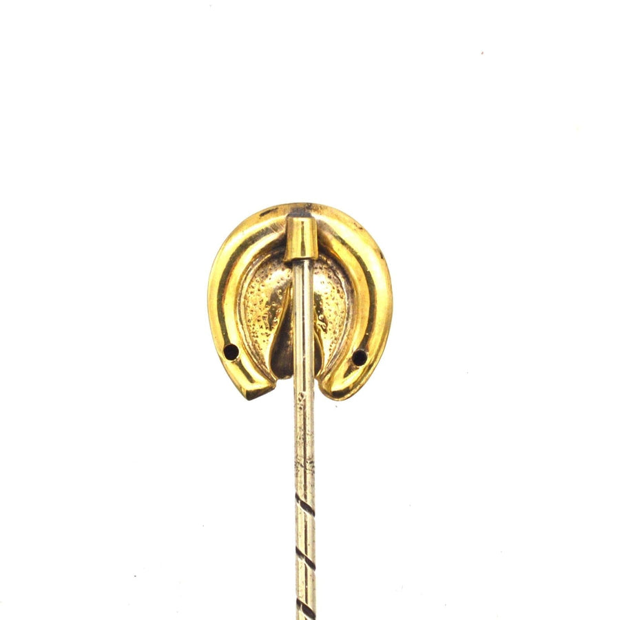 Viktorianische Krawattennadel aus 9-karätigem Gold mit Hufeisen als Symbol für Glück und Schutz, ideal für stilvolle Seidenkrawatten.