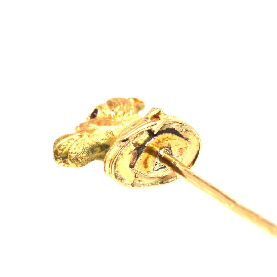 18 Karat Gold Pferdekopf Krawattennadel mit Rubinaugen und Strumpfband, ideal für schottische Clan Wappen Darstellung.