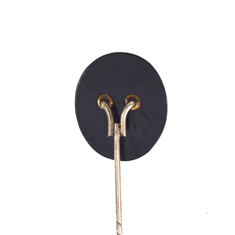 Viktorianische Krawattennadel mit Sockel aus Whitby Jet und Metallverschluss, ideal für elegante Kleidung.
