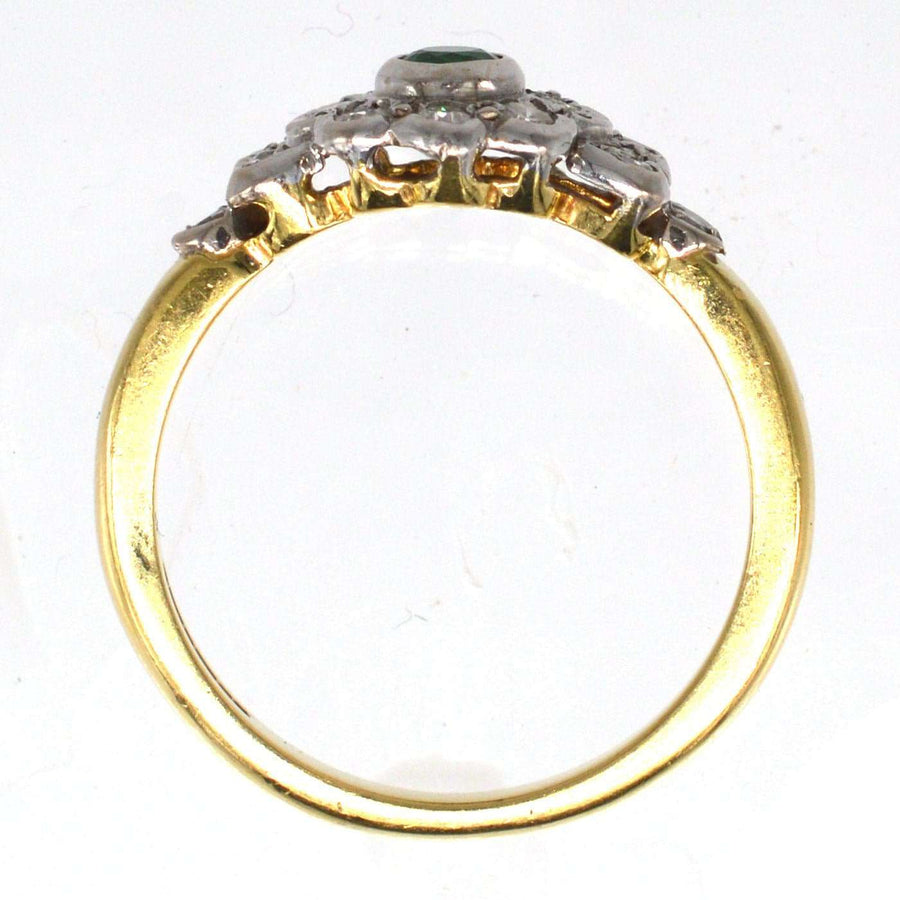 Vintage 18ct Gold Smaragd und Diamant-Cluster-Ring mit funkelnden Diamant Schultern, ideal für die Verlobung oder Mai Geburtstage.