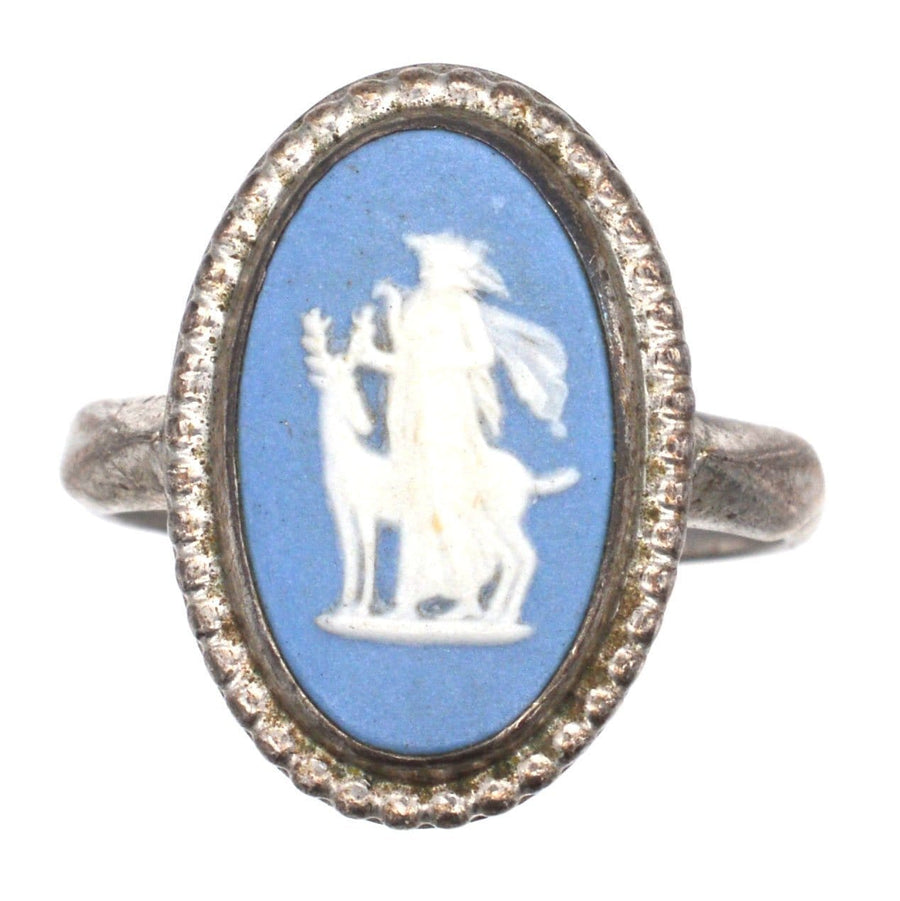 Silberner Wedgwood-Plakettenring mit der Darstellung von Diana, der Jägerin, mit Hund, 1960er-1970er Jahre.