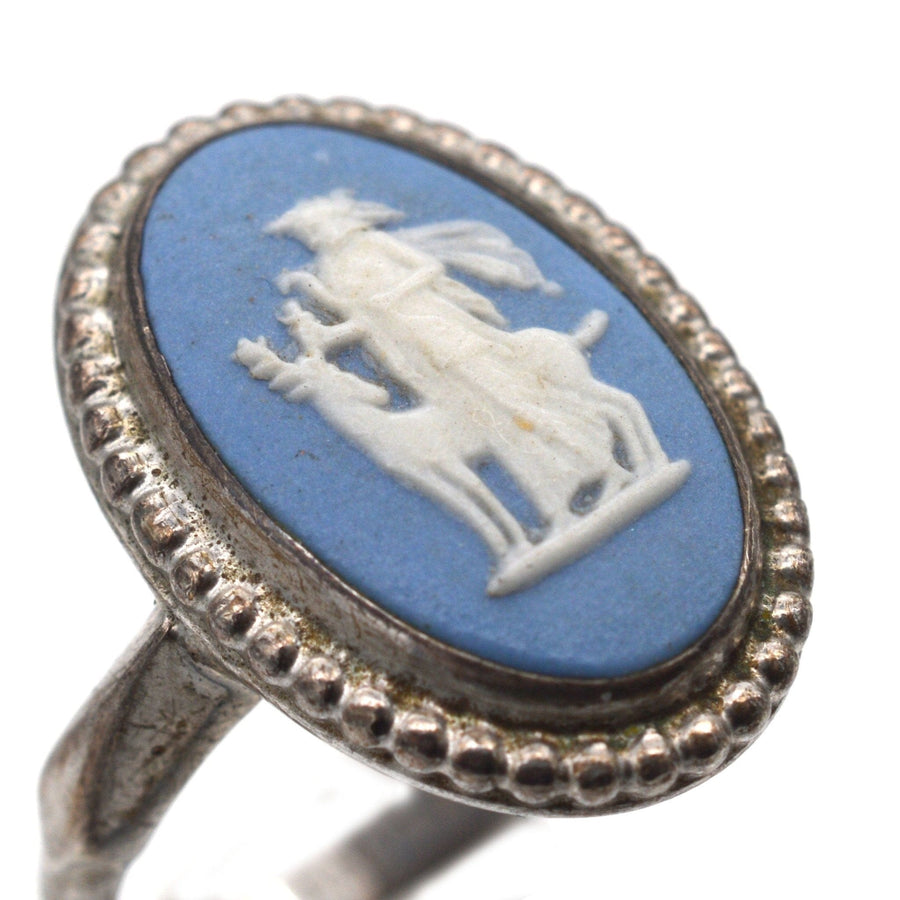 Silberner Wedgwood-Ring mit der Plakette "Diana the Huntress", klassisches Design der 1960er bis 1970er Jahre.