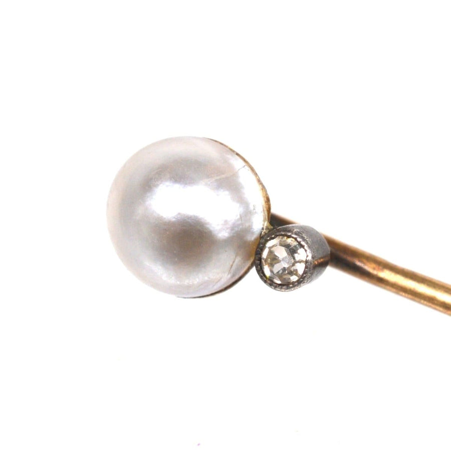 Elegant Edwardian stickpin featuring a lustrous natural pearl and sparkling diamond, set in 14ct gold.