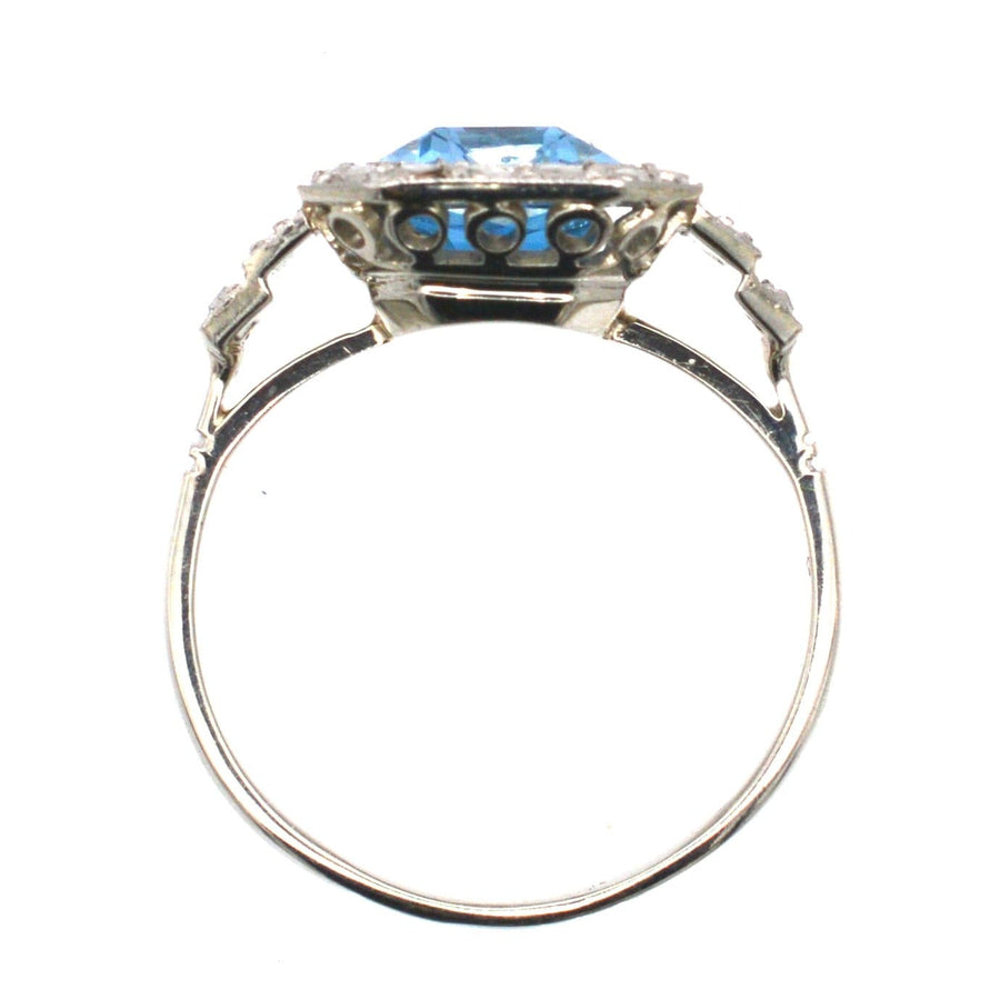 Art Deco blue spinel and diamond ring, featuring a large blue stone surrounded by diamonds, elegant cocktail or engagement ring.