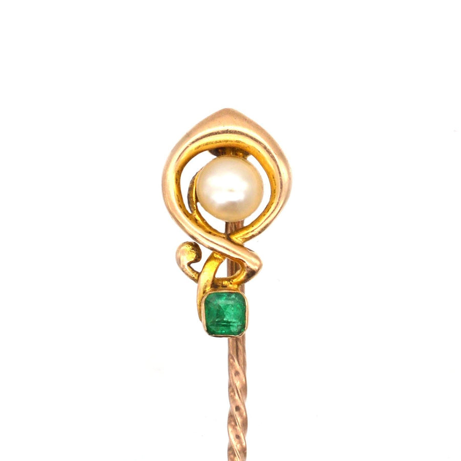 Art Nouveau 15ct gold tie pin featuring a lustrous pearl and natural emerald, ideal for silk ties.