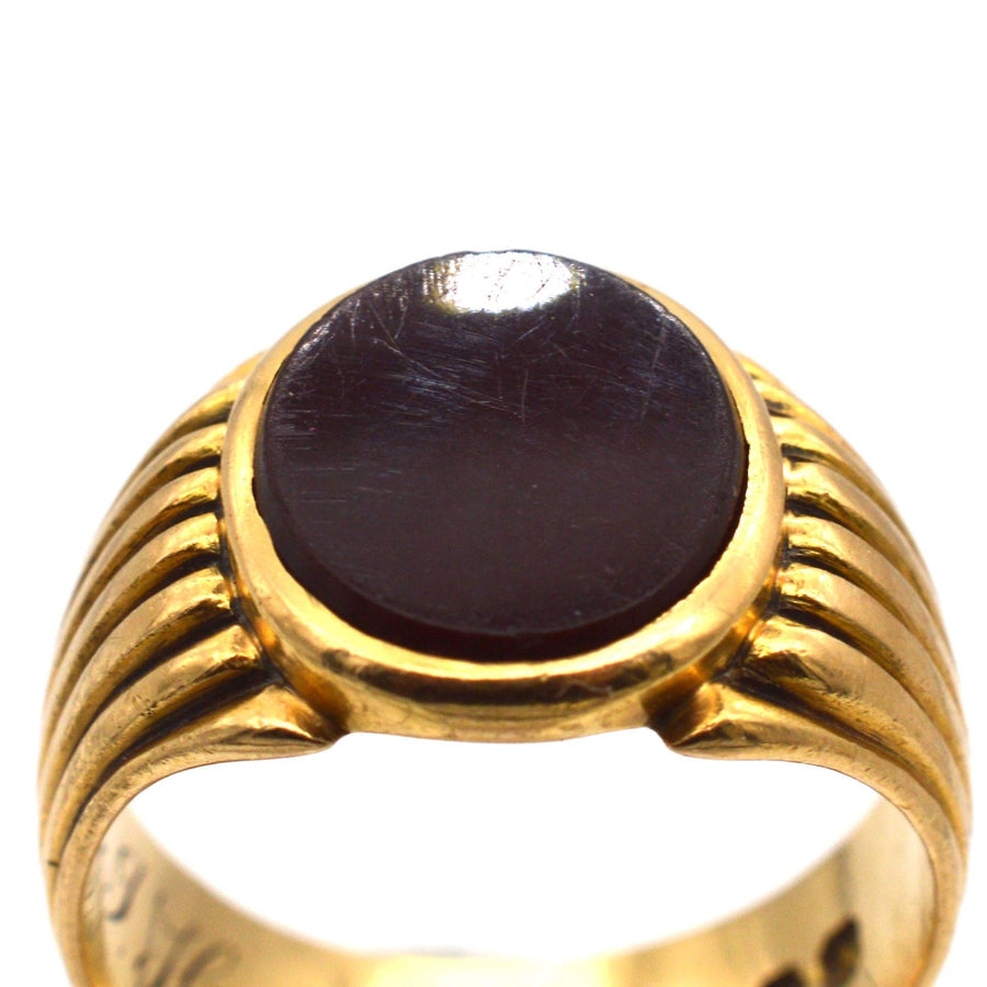 Victorian 18ct gold signet ring featuring a smooth carnelian stone, detailed shoulder grooves, made in London, 1888.